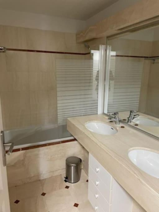T4 Lumineux Avec Terrasse Vue Apartamento